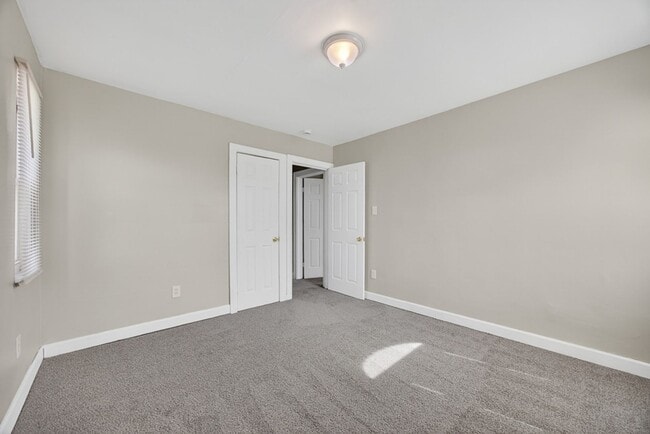 Building Photo - Spacious 3 bed 1.5bath Brick Colonial **Open House Sat June 6th from Noon to 1pm**