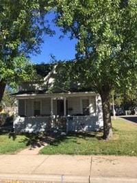 Building Photo - 4 bed 1 bath close to Water St, biking/wal...