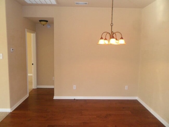Building Photo - 822 Bens Dr