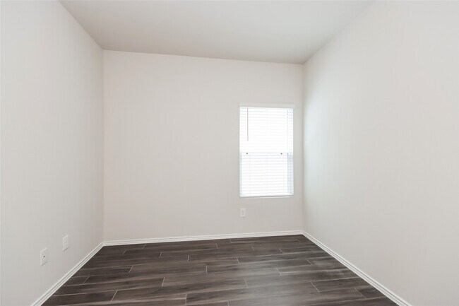 Building Photo - 15210 Estrella Rd W