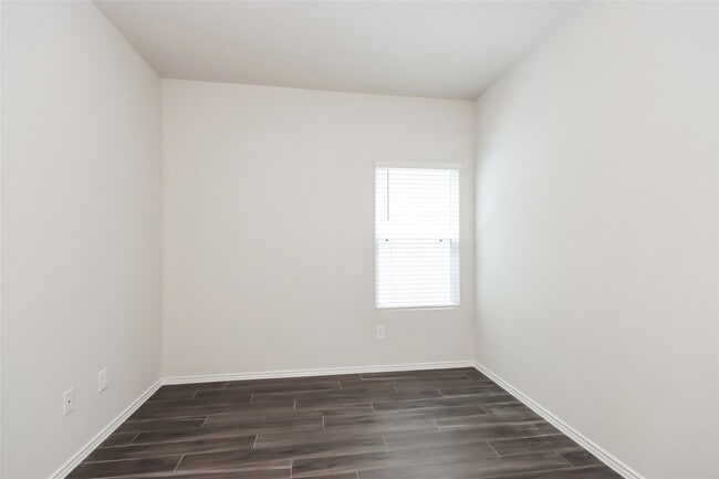 Building Photo - 15367 Estrella Rd W