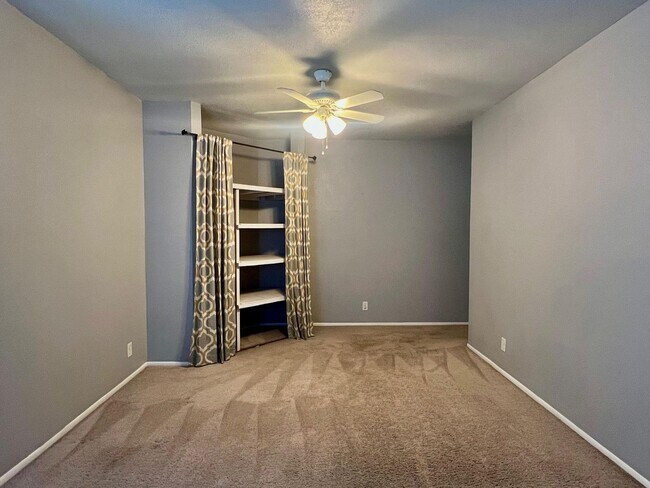 Building Photo - Charming Rental with Amazing Back Patio!