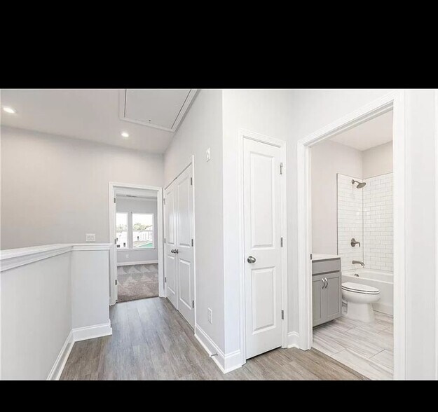 Building Photo - 913 Colton Dr