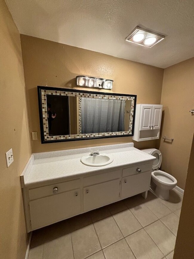 Building Photo - Clean 1 Bedroom / 1 Bathroom Condo in Cali...