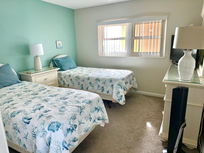 Building Photo - Hutchinson Island