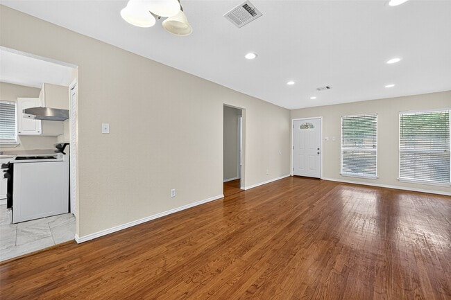 Building Photo - 1111 Choate Cir