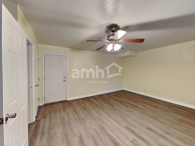 Building Photo - 172 W 2100 S