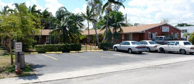 Interior Photo - 2220 Hayes St