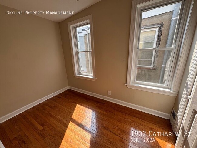 Building Photo - 1902 Catharine St