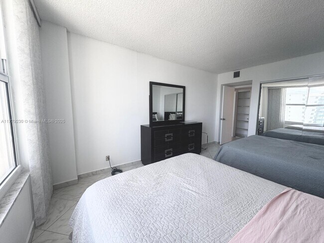 Building Photo - 3800 S Ocean Dr