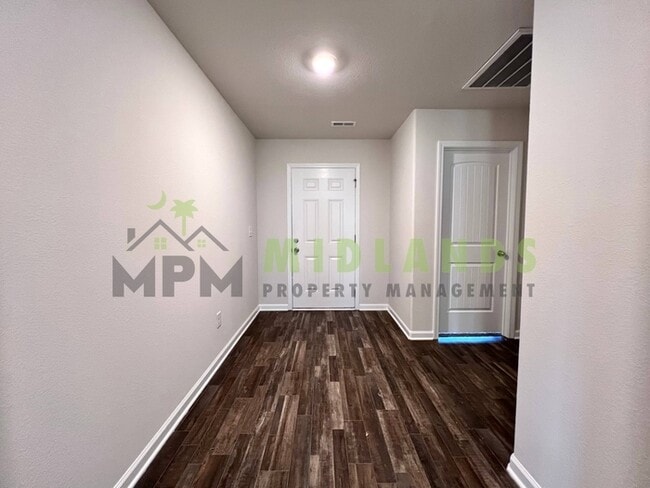 Building Photo - 645 Wild Tulip Ct