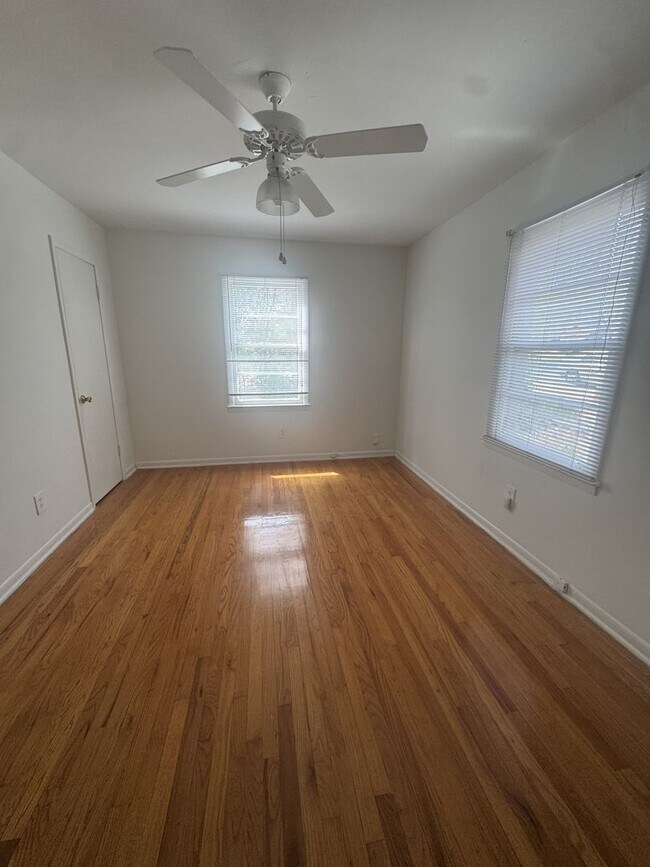 Building Photo - 215-Hillcrest