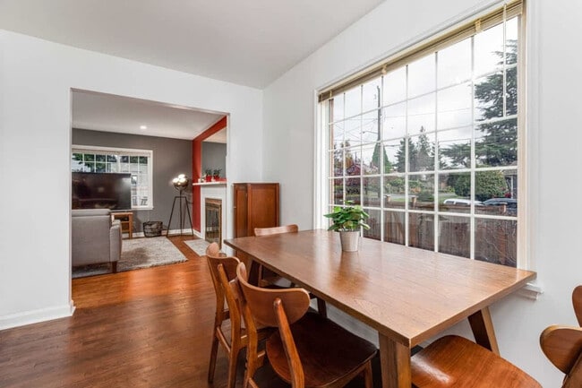 Building Photo - 3701 SW Henderson St