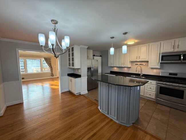 Building Photo - 21 Skidmore Ct