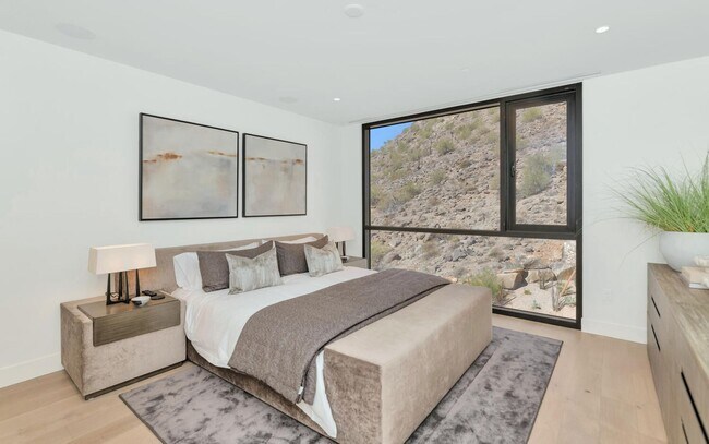 Building Photo - 5000 N Camelback Rdg Dr