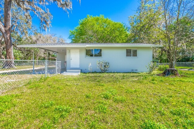 Building Photo - Fully Remodeled 2-Bedroom Home in Prime Or...