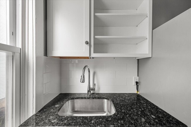 Building Photo - 646 Birch St