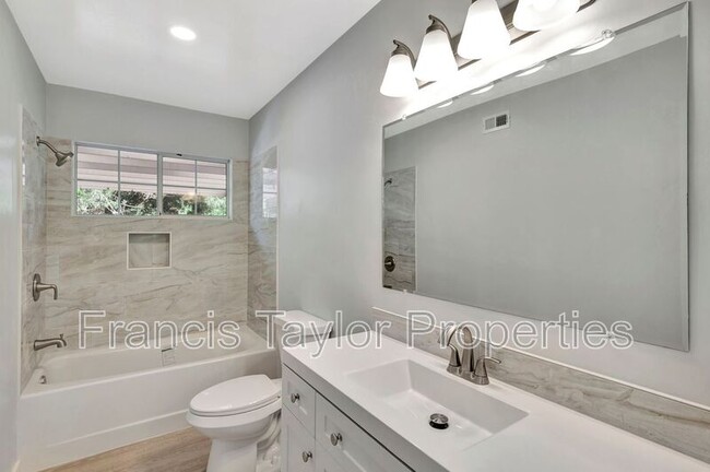 Building Photo - 16303 Avenida Florencia