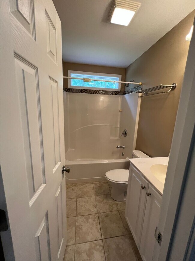 Building Photo - Upscale 3 to 4 BR home in The Willows at Leland. Two car garage, community pool!