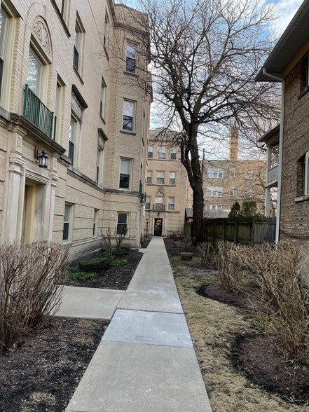 Building Photo - 1640 W Estes Ave