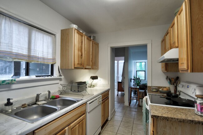 Building Photo - Charming 1-Bedroom Unit in Eastside Olympia