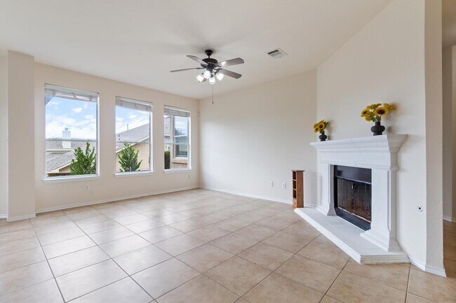 Building Photo - 10 White Magnolia Cir