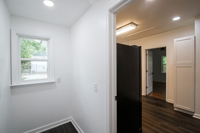 Building Photo - Spacious 4 Bedroom, 2.5 Bath Home in Savan...