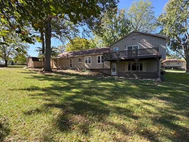 Building Photo - 4 Bedroom 3 Baths Southeast!  $2495