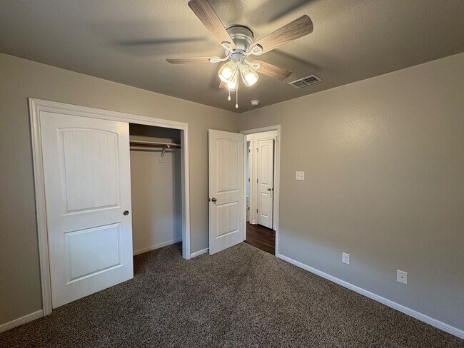 Building Photo - 615 Cross Dr.