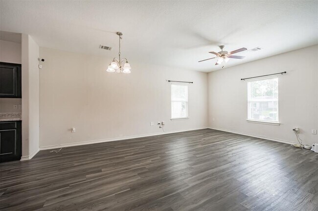 Building Photo - 10310 Chesterfield Dr