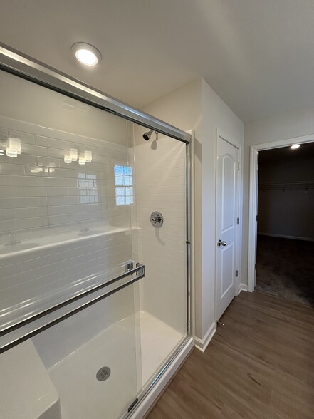 master bathroom - 107 Kirkstall Way