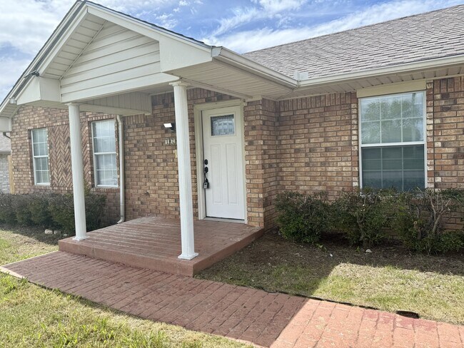 Building Photo - 427 N Rockford Pl