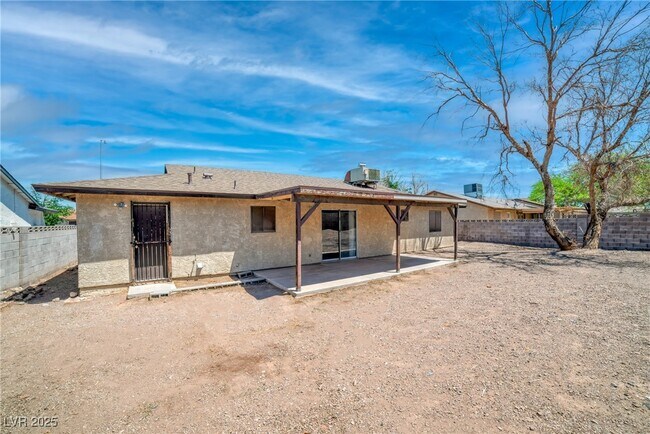 Building Photo - 540 Longtree Ave