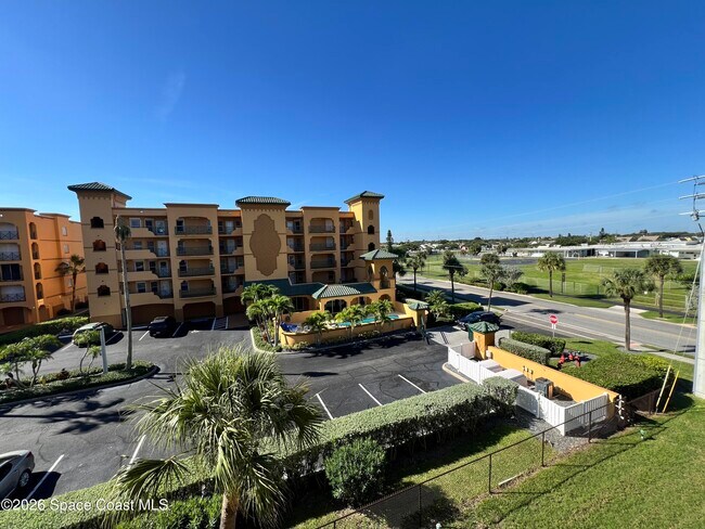 Building Photo - 8494 Ridgewood Ave