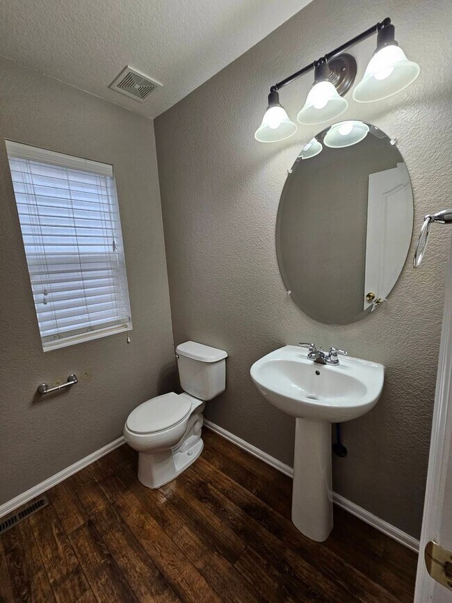 Building Photo - 3 Bedroom Home located in Fountain on Camp...