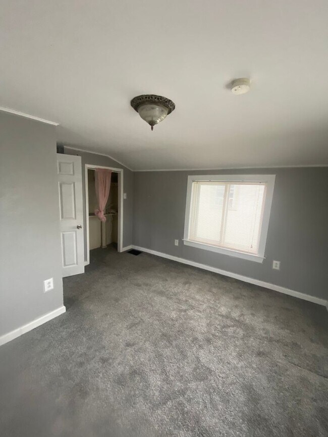 Building Photo - Beautiful three bed, 1.5 bath single-family home for rent with inground pool