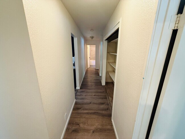 Building Photo - Pet Friendly 4 bed 2 bath house for rent at 1222. Jobs Peak