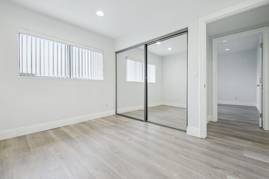Building Photo - 1079 Laguna Ave