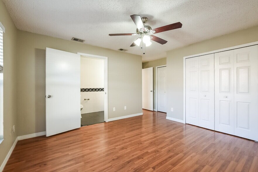 Building Photo - 9801 Red Clover Ave