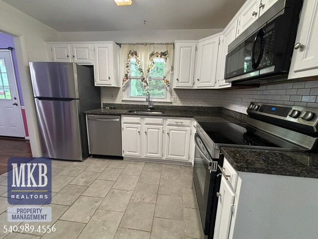 Building Photo - 3158 Galloway Dr