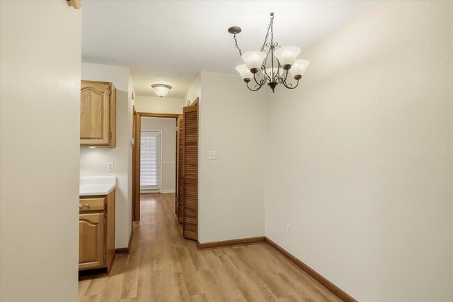 Building Photo - 2658 Millbank Dr