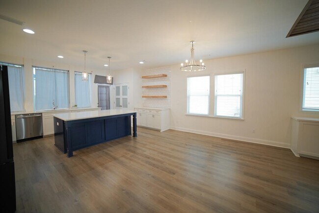 Building Photo - 219 Bienville Pl