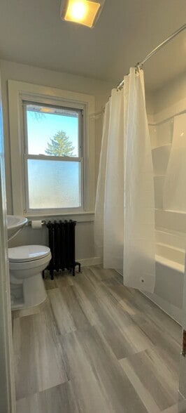 bathroom with tub/shower - 348 N Pennsylvania Ave