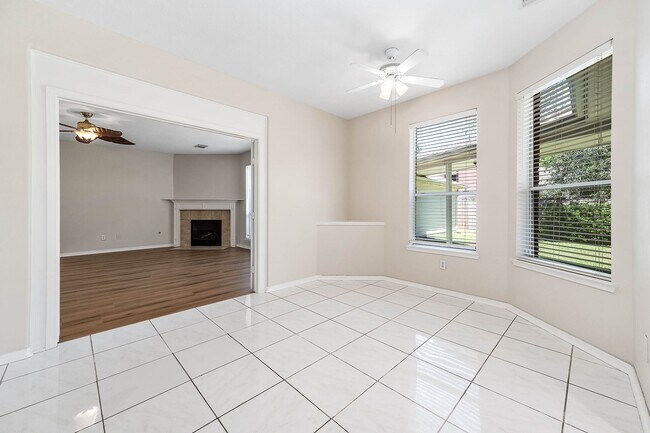 Building Photo - 7902 Feather Springs Dr