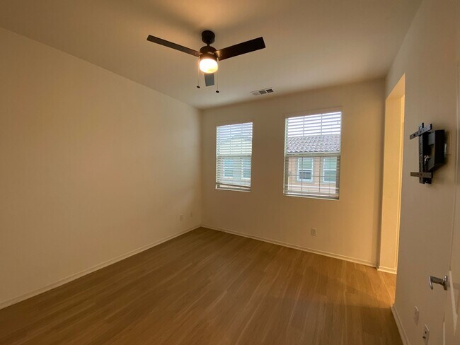 Building Photo - 3 bed, 3.5bath wihtin The Pacific Ridge Community in Oceanside