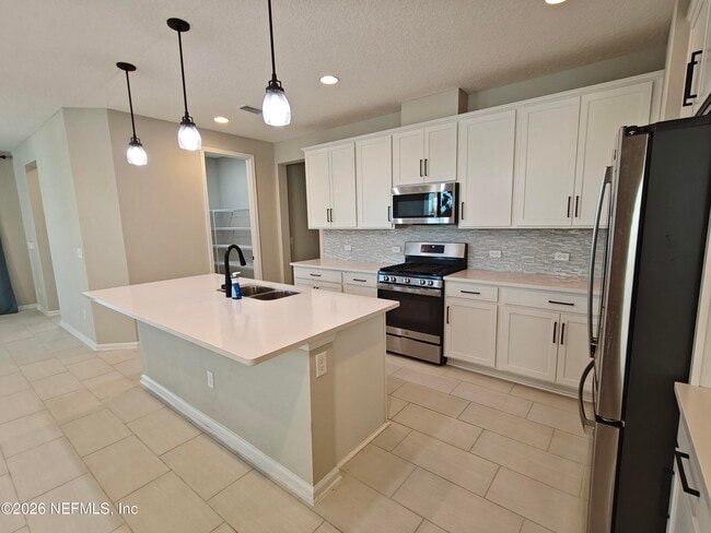 Building Photo - 1876 Amberly Dr