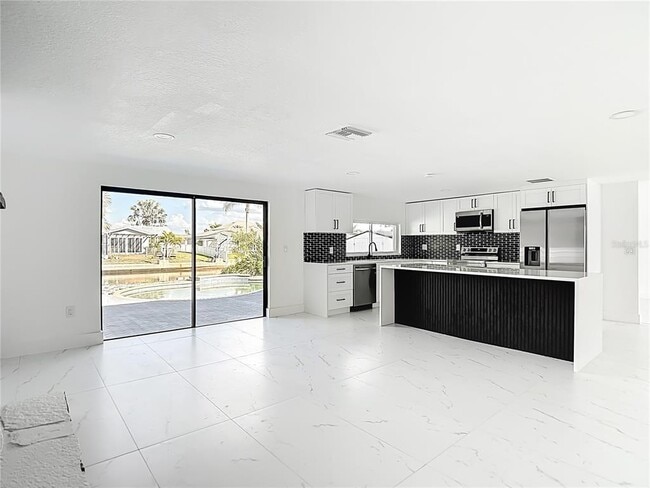 Building Photo - 9920 San Mateo Way