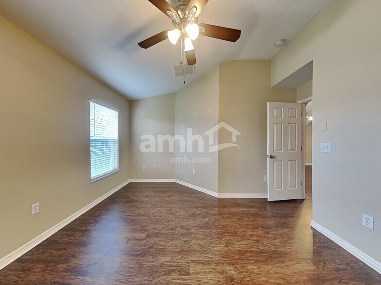 Building Photo - 4409 Country Hills Blvd