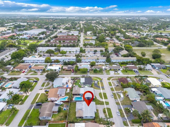 Building Photo - 340 SE 3rd Ct