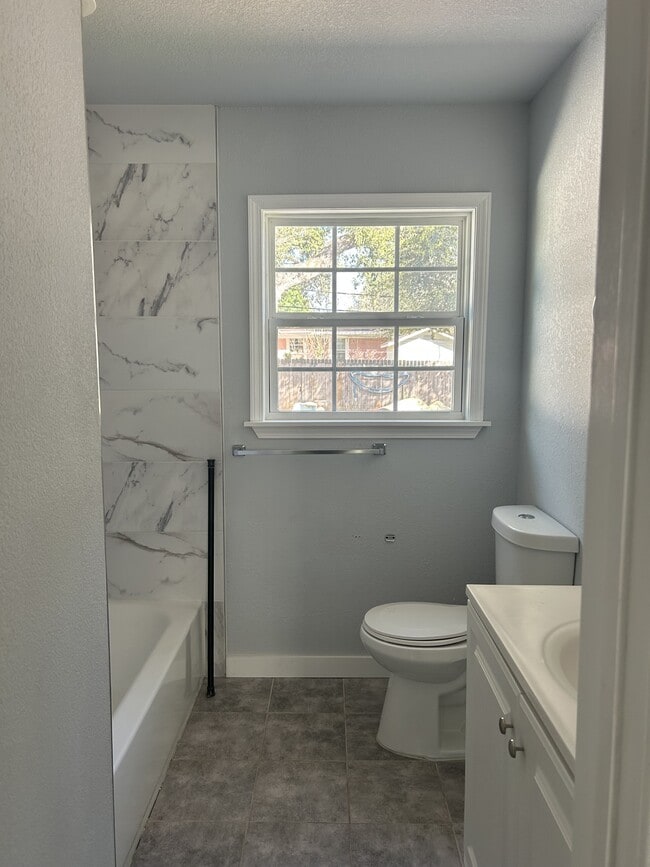 Building Photo - 1208 Alexander St